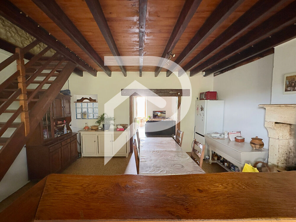 Maison en pierre, piscine et granges à BEAUPOUYET