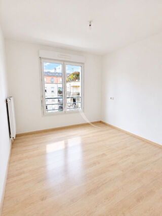  Appartement à louer 3 pièces 81 m²