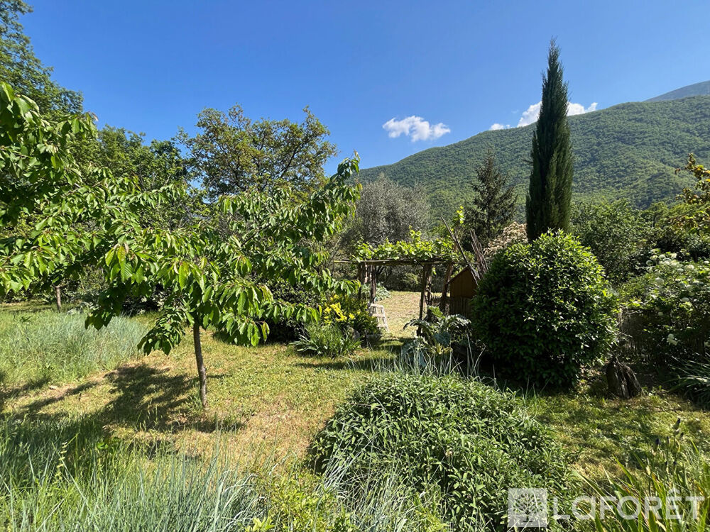 Maison Roquesteron 128.6 m2, atelier, garage, cave et jardin