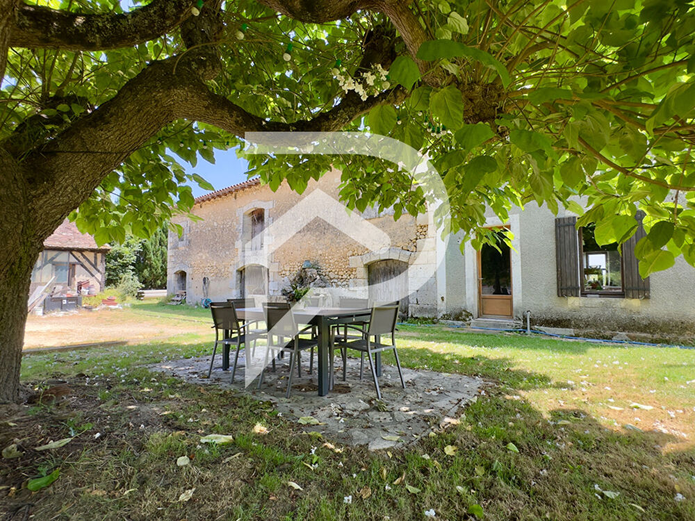 Maison en pierre, piscine et granges à BEAUPOUYET
