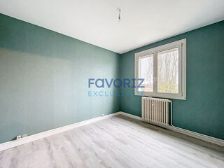  Appartement à louer 4 pièces 82 m²
