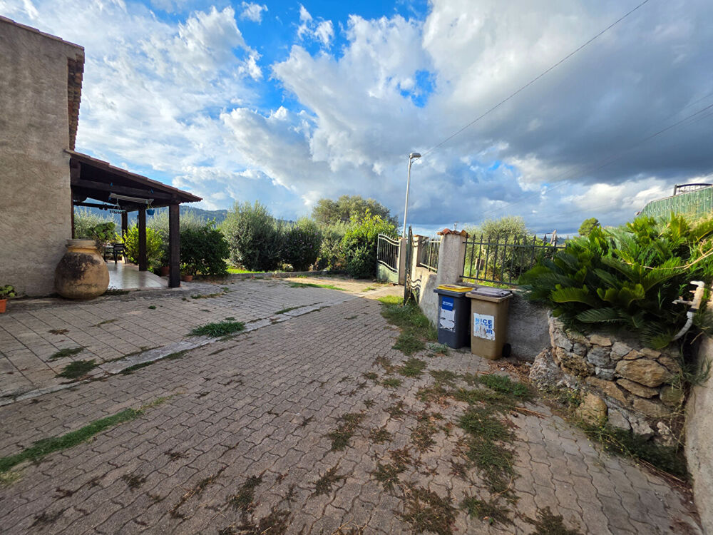 A saisir superbe potentiel pour cette villa indépendante sur une parcelle de 1000m2 environ