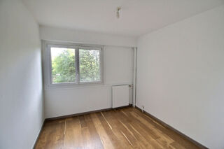  Appartement à louer 4 pièces 84 m²