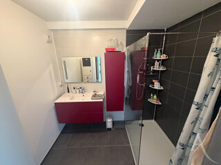  Appartement à louer 3 pièces 65 m²