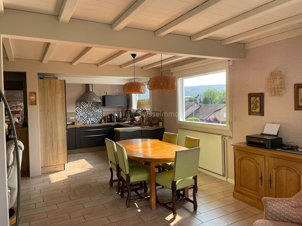 Vente Maison Maison 5 pièce(s) 145.23 m2 sur Terrain de 10 596 m2 Champagnole