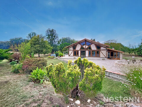   A Vendre Maison en pierre r�nov�e de 318 m� avec d�pendances et point d'eau sur deux hectares Maison - 11 pi�ce(s) - 312 m�