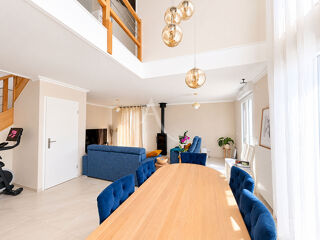  Maison à louer 6 pièces 137 m²