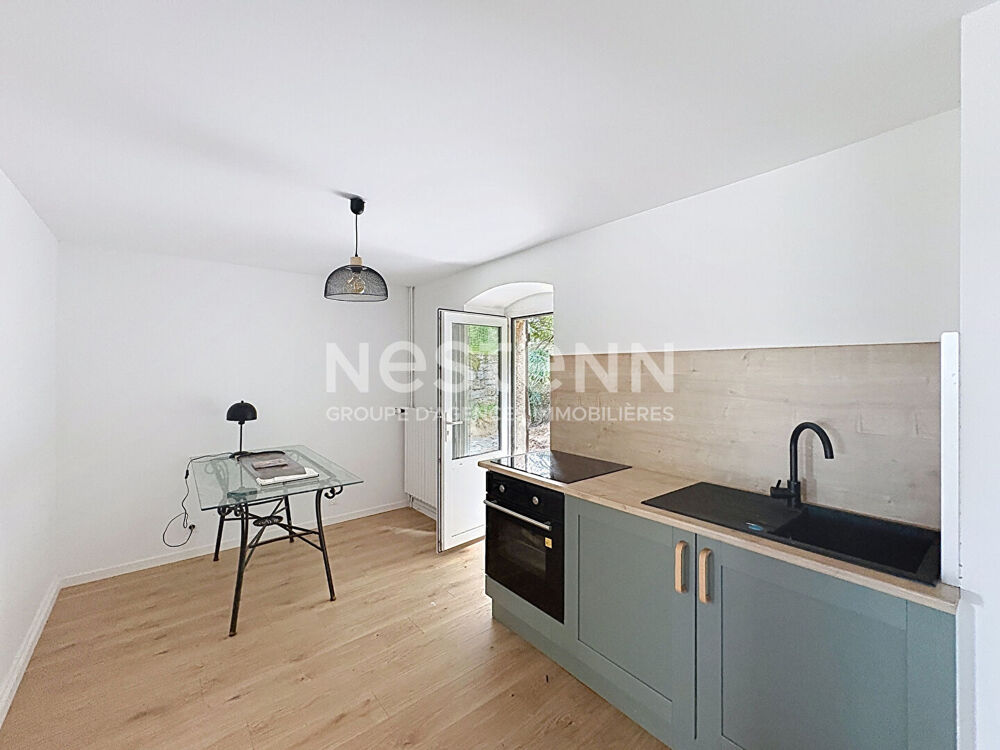 Ensemble immobilier composé de 3 logements, de nombreuses dépendances sur plus de 1 hectares de terrain.