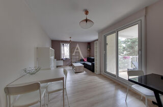 Appartement à louer 3 pièces 65 m²