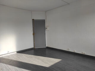   Artigues Pres Bordeaux: A louer bureau N°10 38 m2 Artigues pres bordeaux