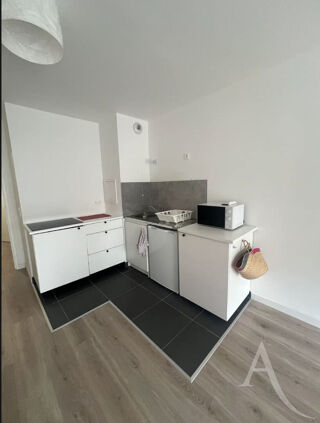  Appartement à louer 4 pièces 83 m²