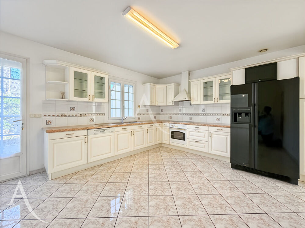 Maison 7 pièces - 236m² utiles - 153 m² habitables - Garage 52 m² - Dépendance 31 m² - Terrasses 64 m²- Leuville-sur-Orge 91310