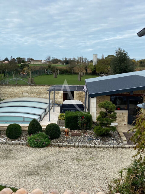   Ensemble immobilier Maison - 7 pi�ce(s) - 220 m�