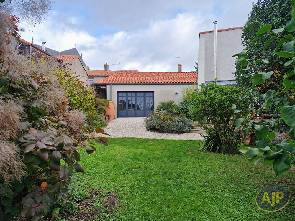 Vente Maison Maison de bourg avec 3 suites parentales et 1 chambre Getigne