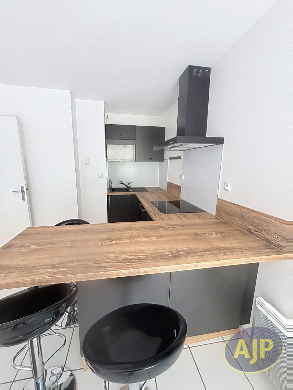 Location Appartement Idéalement situé en plein coeur de Nantes, à deux pas de la dynamique rue Fouré et du quartier branché des Olivettes, découvrez Nantes