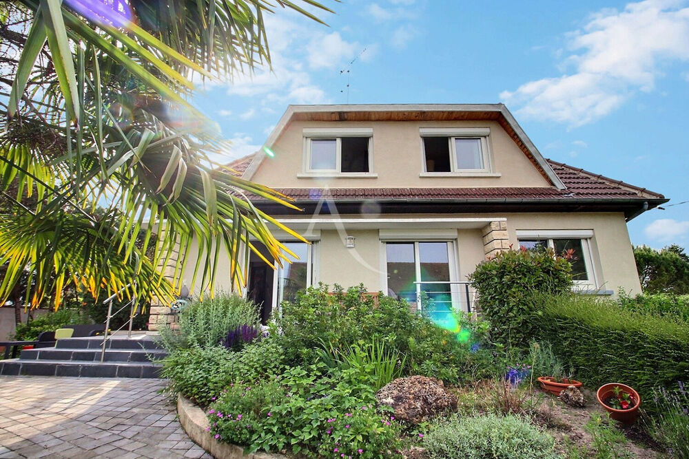 Vente Maison Maison individuelle 5 pièces 113 m²  sur un terrain de 800 m² à Maurepas Maurepas