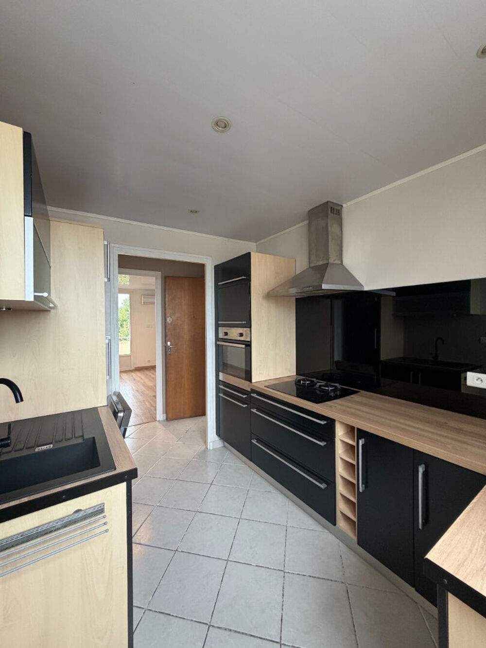 Location Appartement Appartement  joliment rénové avec balcon, cave et garage ! Livron sur drome