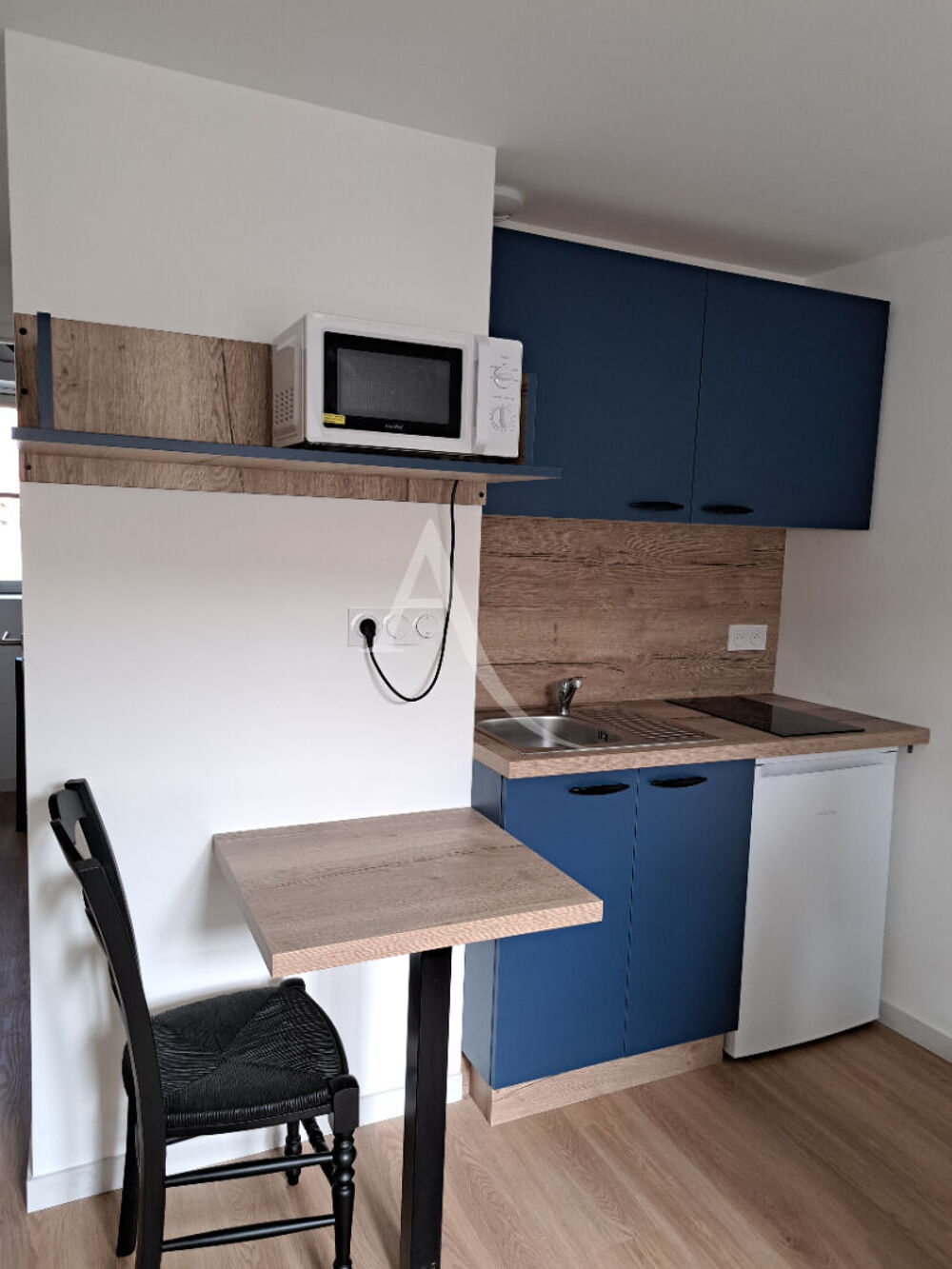 Location Appartement Chambre meublée de 14m2 dans un immeuble en centre ville des Herbiers Les herbiers