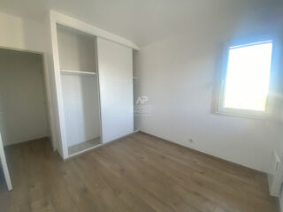  Appartement à louer 5 pièces 99 m²