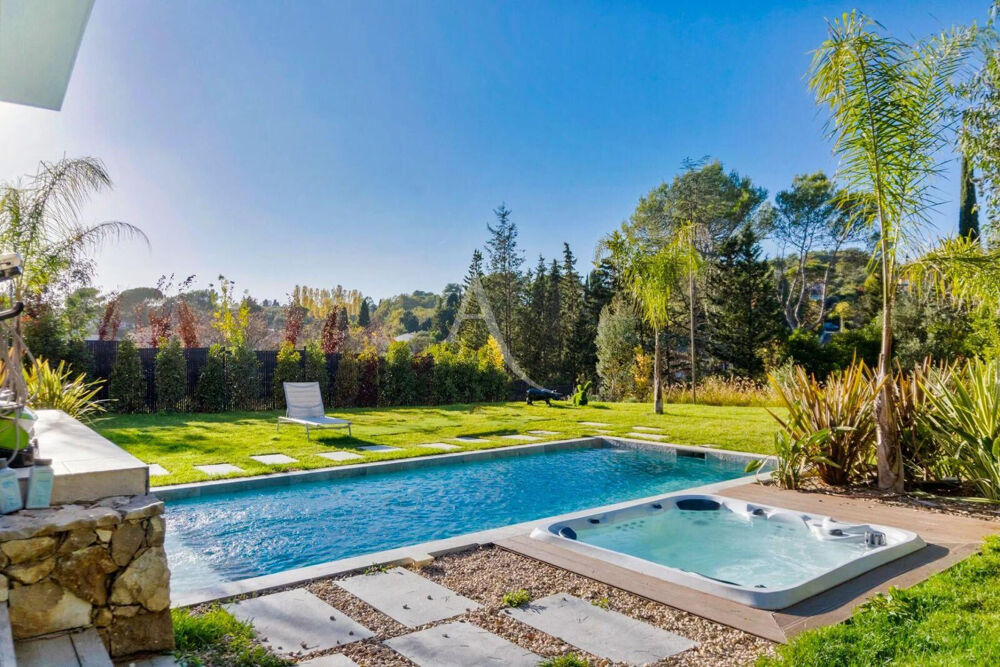 Luxueuse villa de 5 pièces 220m²