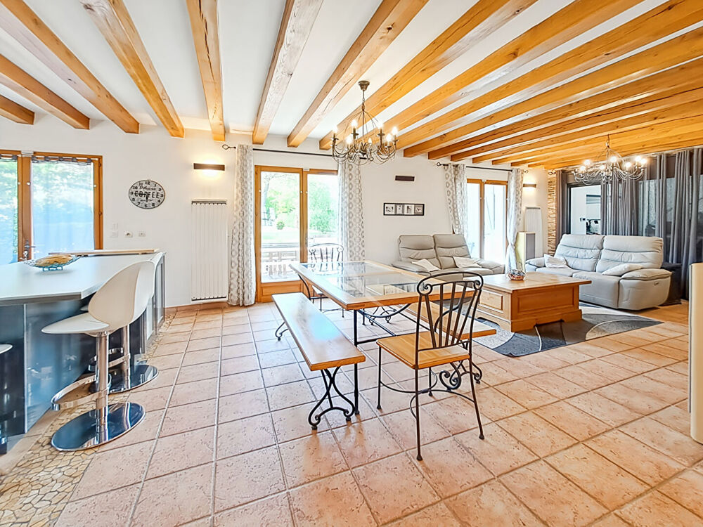 Vente Maison Maison de Caractère sur un Magnifique Terrain Arboré de plus de 4 000 m² Saint germain les arpajon