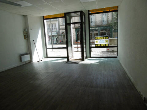   A LOUER PONTIVY BRETAGNE MORBIHAN LOCAL COMMERCIAL OU PROFESSIONNEL 