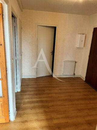  Appartement à louer 4 pièces 106 m²