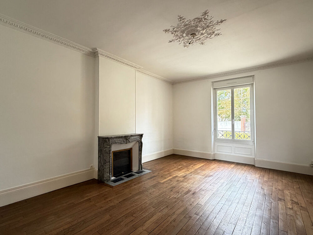 À LOUER ? SUPERBE MAISON DE MAÎTRE DE 242 M²