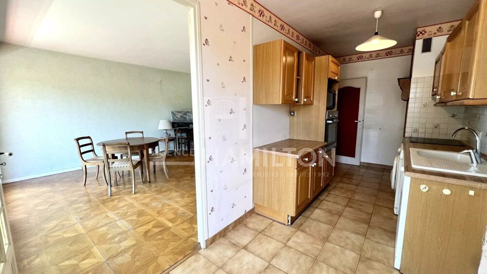 Vente Appartement Appartement T3 à rénover de 67 m2 avec terrasse et vue mer Le cannet