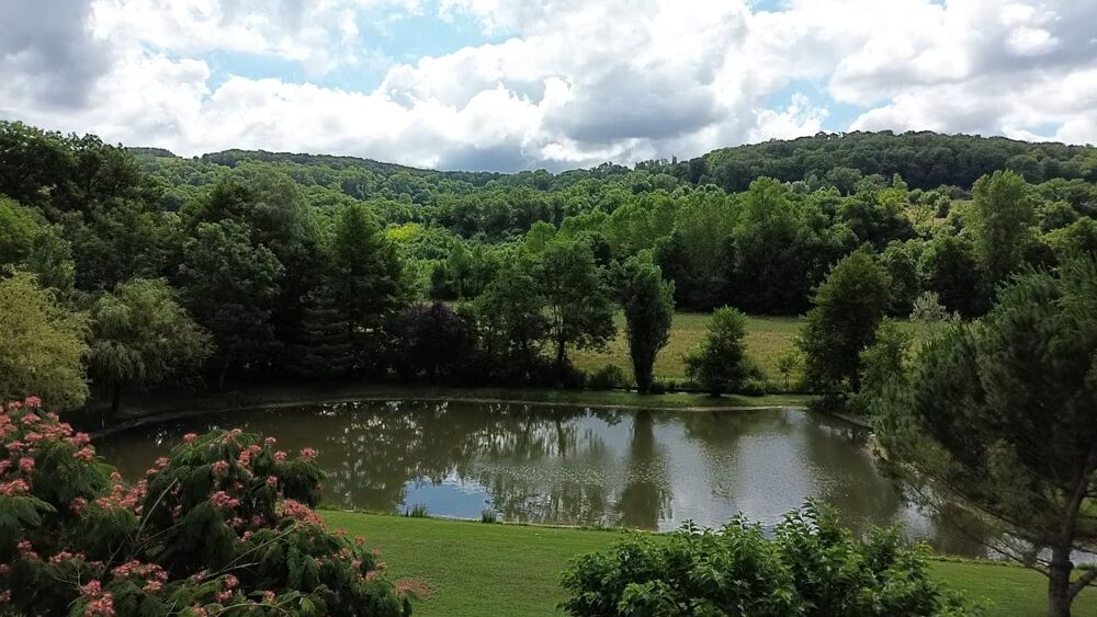 Villa de standing avec parc, piscine et étang près de Figeac