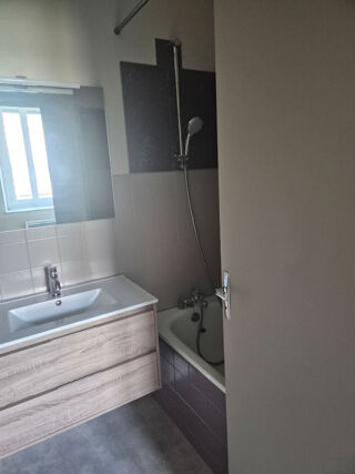  Appartement à louer 2 pièces 57 m²