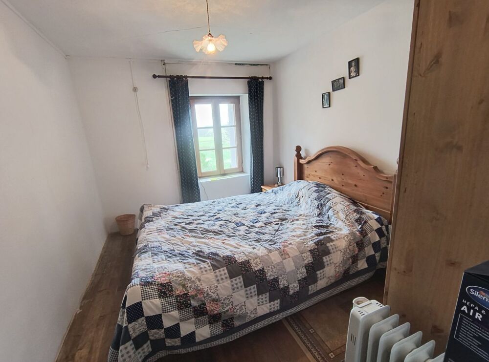 Vente Maison HAUTE-VIENNE- Maison rénovée comprenant deux projets de rénovation, des granges et 6,5 hectares de bois Saint sulpice lauriere