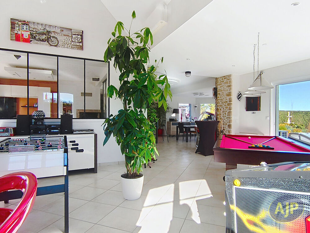 VITRE EN CAMPAGNE Maison 8 pièce(s) 257.84 m2