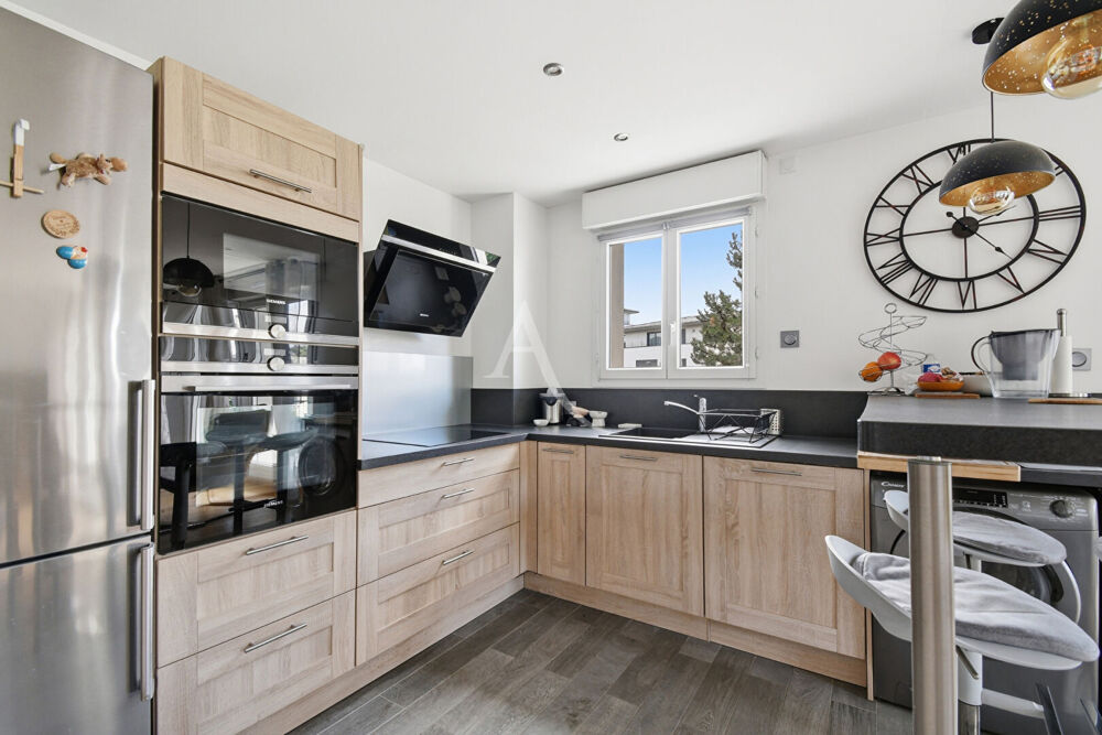 Vente Appartement RUEIL MALMAISON Appartement  4 pièces 81.11 m2 Rueil malmaison
