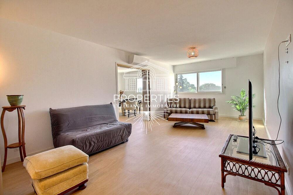 LE LAVANDOU - HYPERCENTRE - T3 DE 77M² - DERNIER ETAGE AVEC ASCENSEUR - PARKING - POSSIBILITE CAVE ET GARAGE