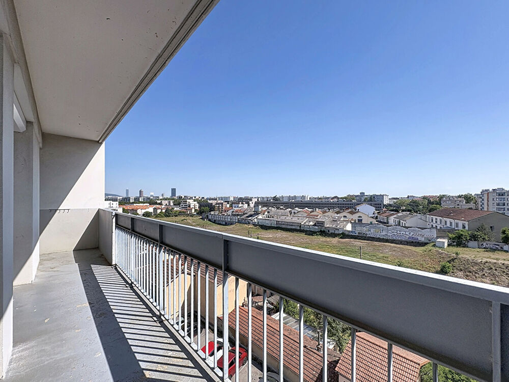 T4 climatisable au dernier étage balcon cave et parking