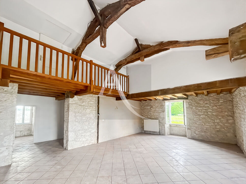 Maison en pierre avec piscine à la campagne