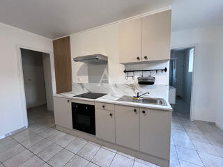  Appartement à louer 4 pièces 81 m²