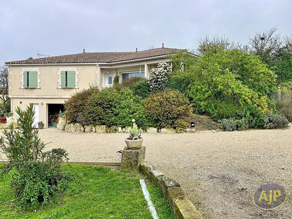 Maison fonctionnelle avec sous-sol aménagé et vue imprenable