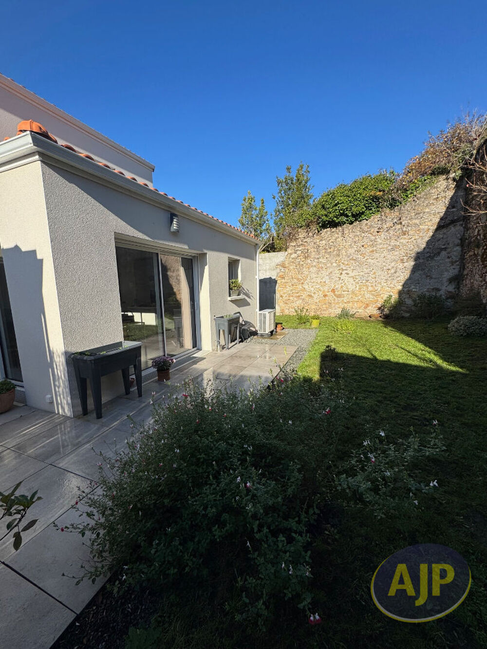 MAISON NEUVE