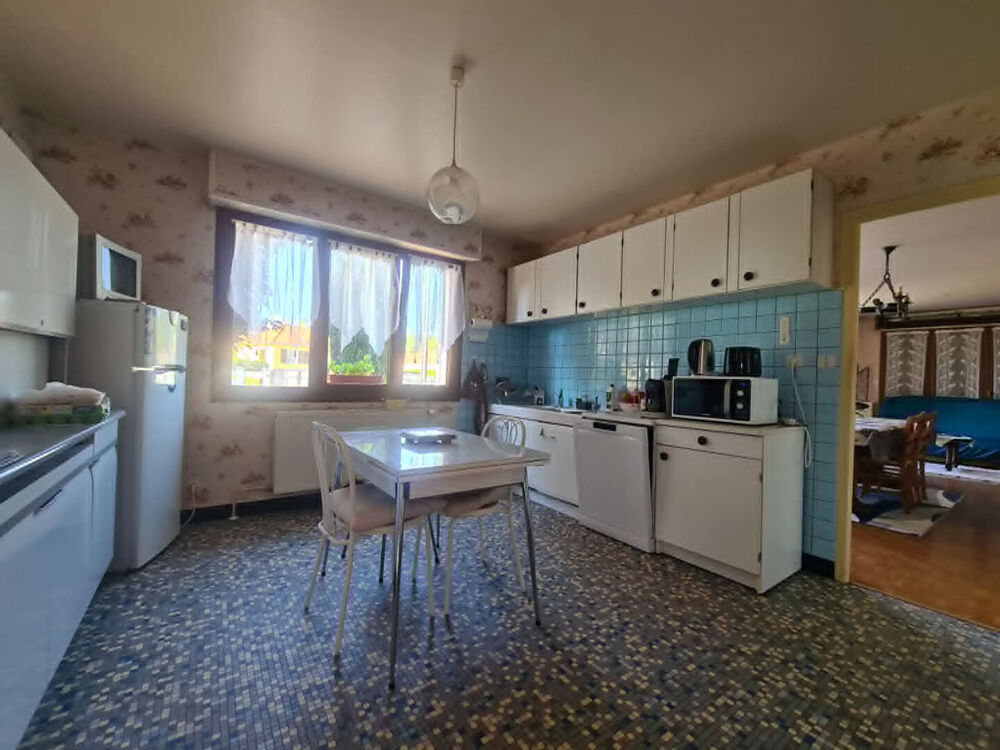 Pavillon posé sur plus de 3000 m² clos