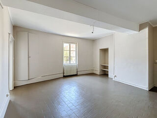 Appartement à louer 3 pièces 77 m²