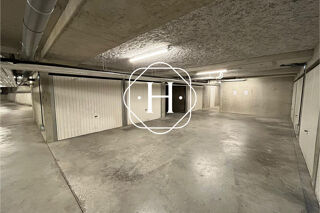  Parking / Garage à louer 