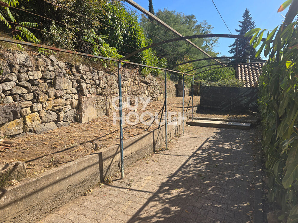 Maison 4 pièces à louer à Ucel, 117 m² avec jardin et garage