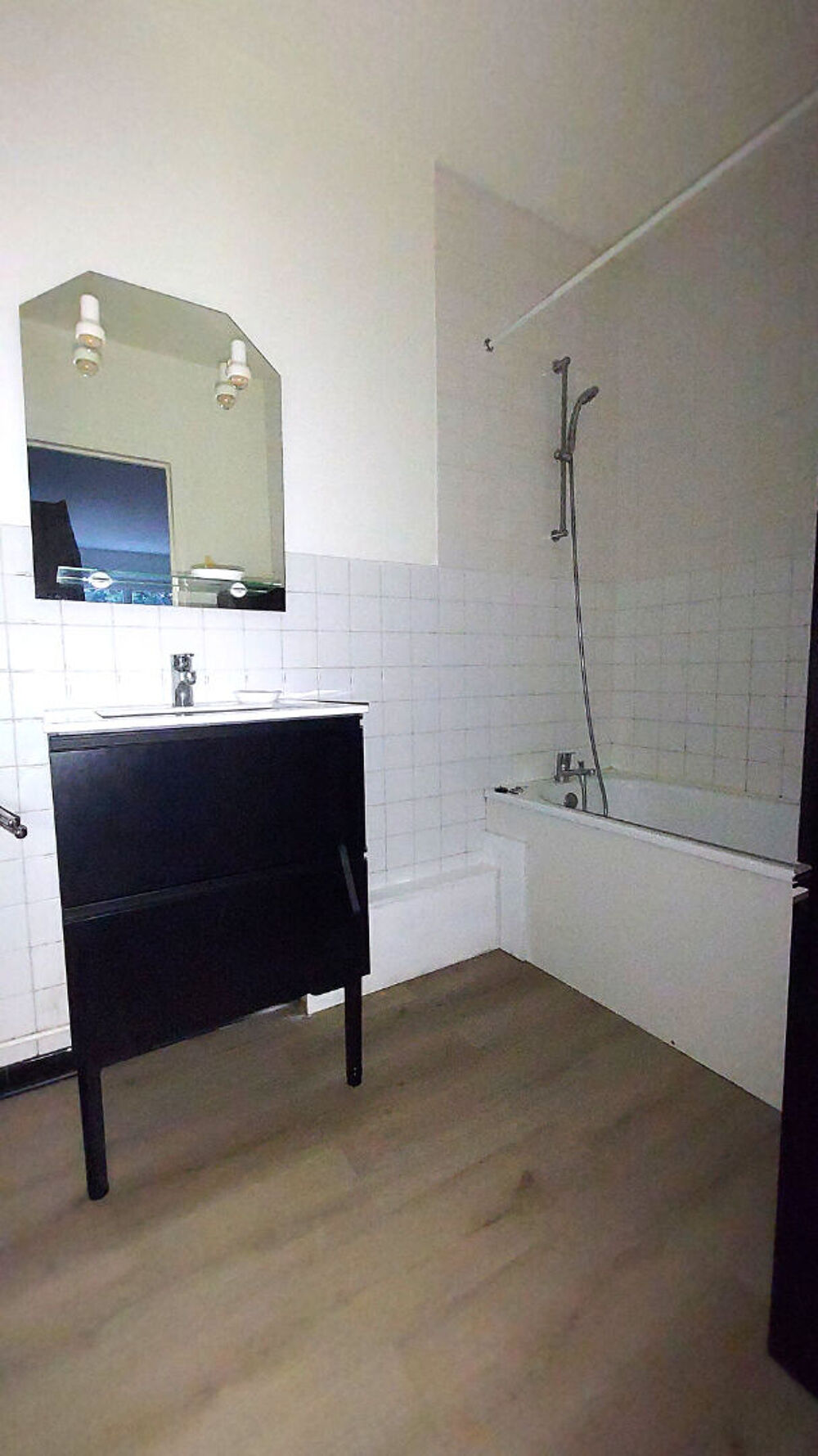 Studio meublé de 33.58m² proche gare avec parking