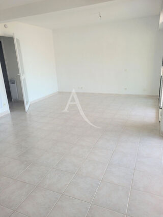  Appartement à louer 4 pièces 92 m²