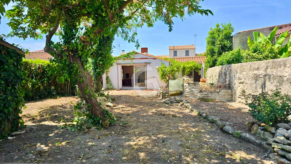 Vente Maison MAISON A RENOVER - 4 PIECES - 88 M² - PROCHE COMMERCES - A VENDRE - LONGEVILLE SUR MER Longeville sur mer