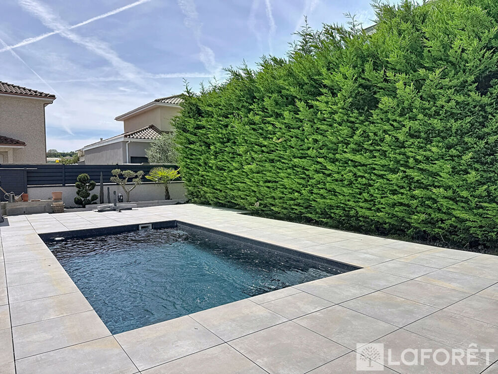 Maison Four 4 pièce(s) 112 m2