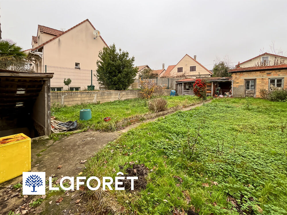 Maison individuelle EN PREFABRIQUEE OSSATURE BOIS à rénover Plain-pied avec jardin et dépendances à Savigny-sur-Orge Référenc