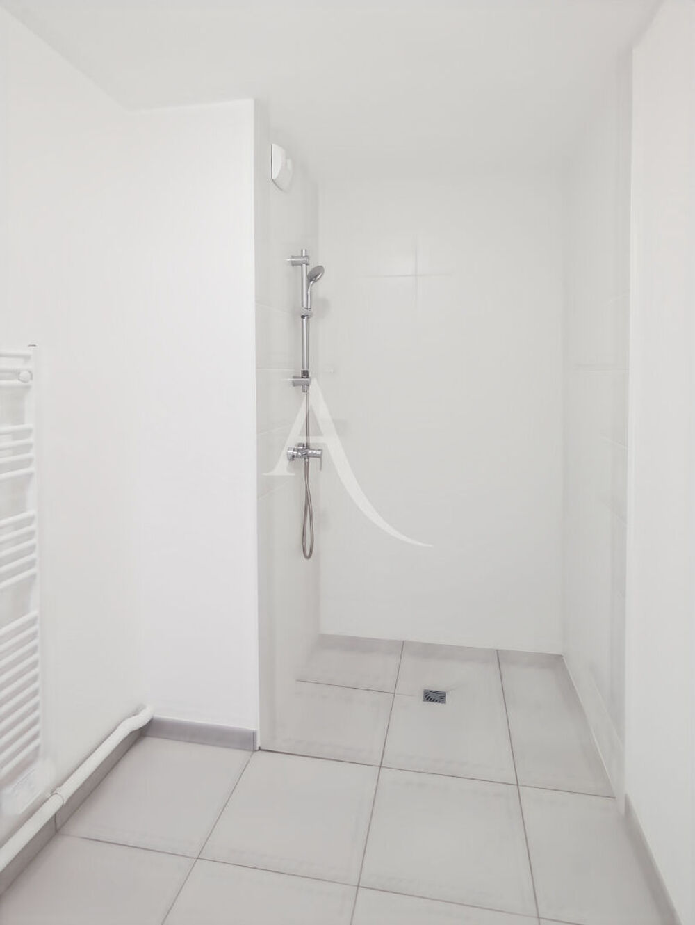 Appartement 3 pièces de 66 m² dans une résidence neuve avec balcon et garage double.